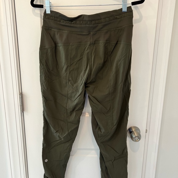 lululemon forest green pants size 4 - Picture 3 of 4